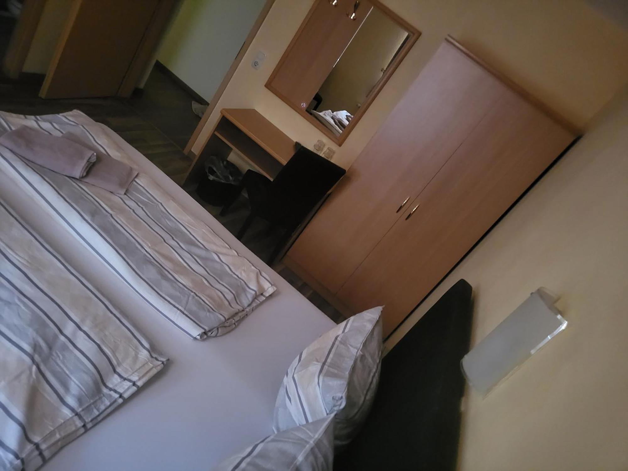 Pension Kuehnauer Hof Dessau-Rosslau ภายนอก รูปภาพ
