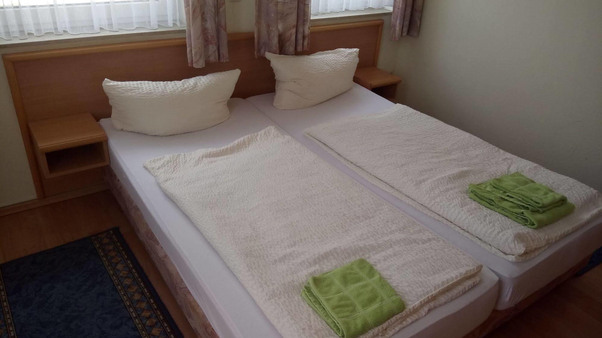 Pension Kuehnauer Hof Dessau-Rosslau ภายนอก รูปภาพ
